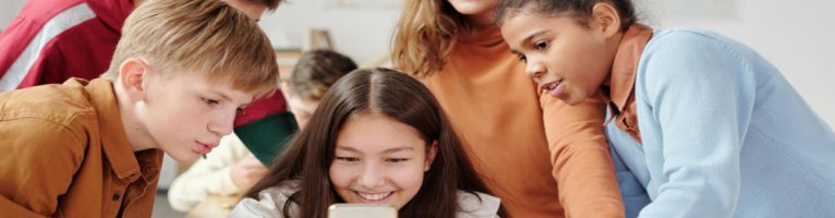 „Handys aus“ – Smartphone-Verbot an Schulen bleibt heißes Eisen